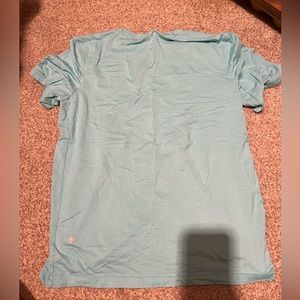 Lululemon license to train men’s shirt